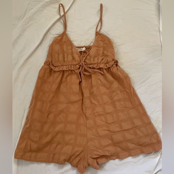 Cute Flowy Peach Romper! - Picture 1 of 3